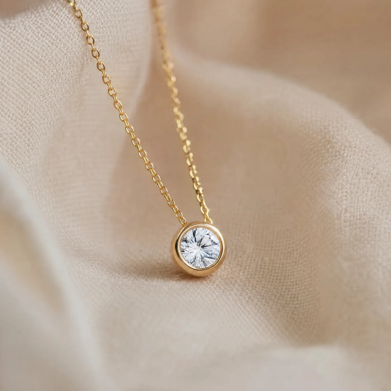 The necklace on natural linen